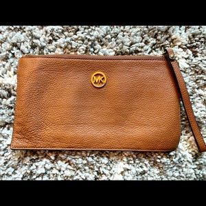 Michael Kors Fulton Wristlet Brown